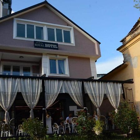 Royal Hotel Peshkopi Albania エクステリア 写真