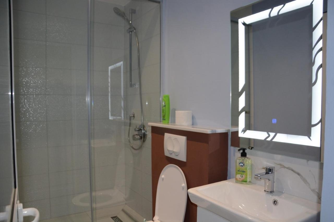 Royal Hotel Peshkopi Albania エクステリア 写真