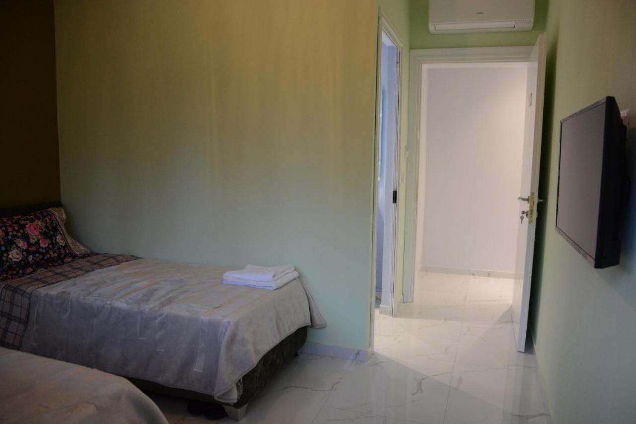 Royal Hotel Peshkopi Albania エクステリア 写真