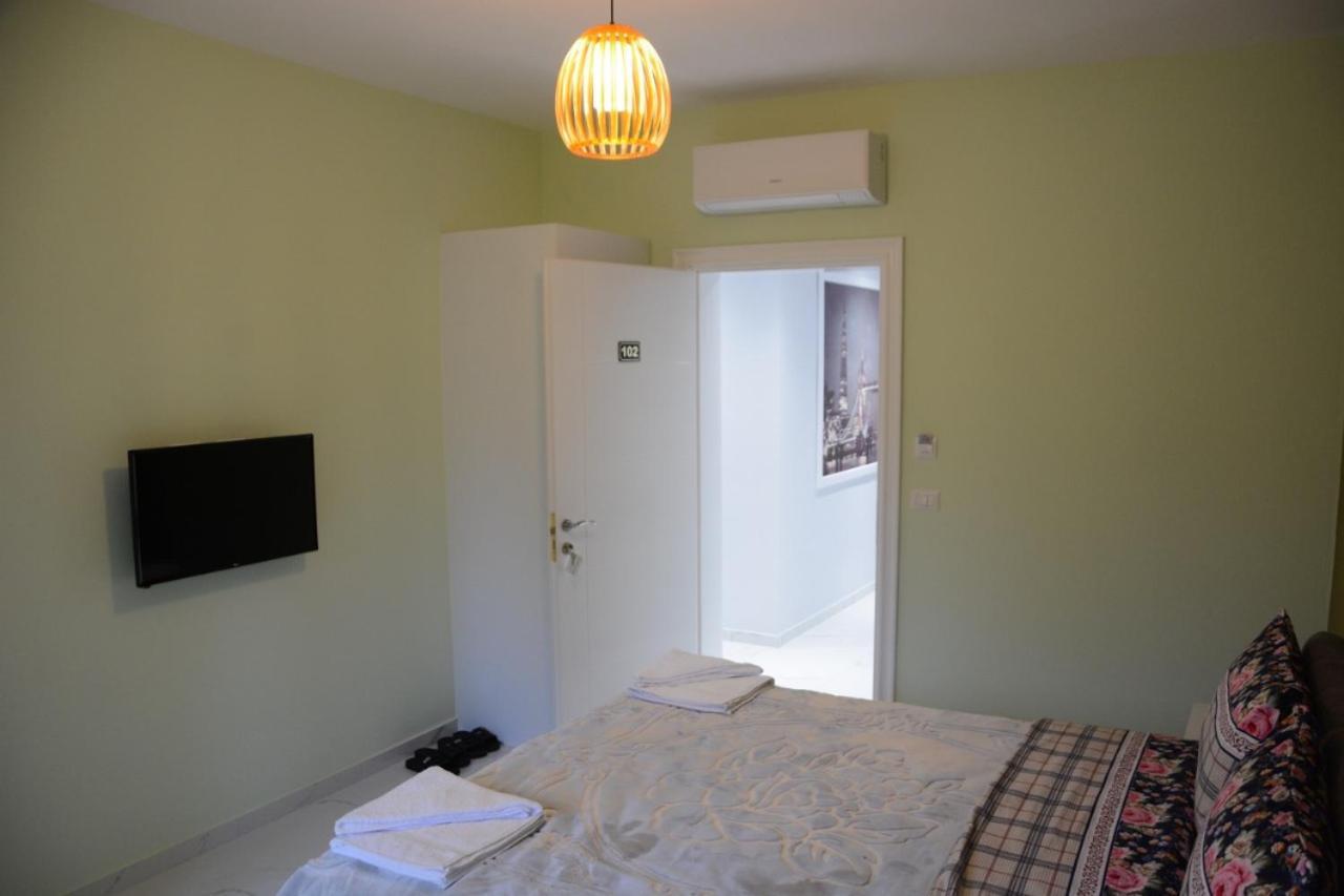 Royal Hotel Peshkopi Albania エクステリア 写真