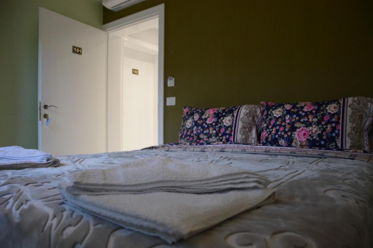 Royal Hotel Peshkopi Albania エクステリア 写真