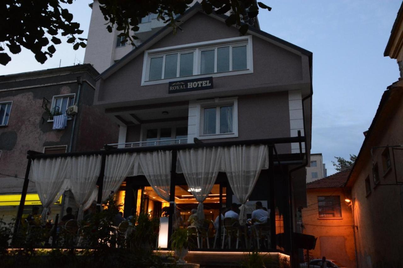 Royal Hotel Peshkopi Albania エクステリア 写真