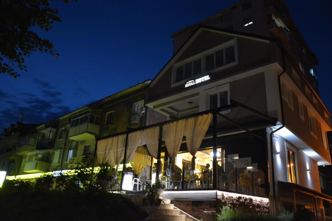 Royal Hotel Peshkopi Albania エクステリア 写真