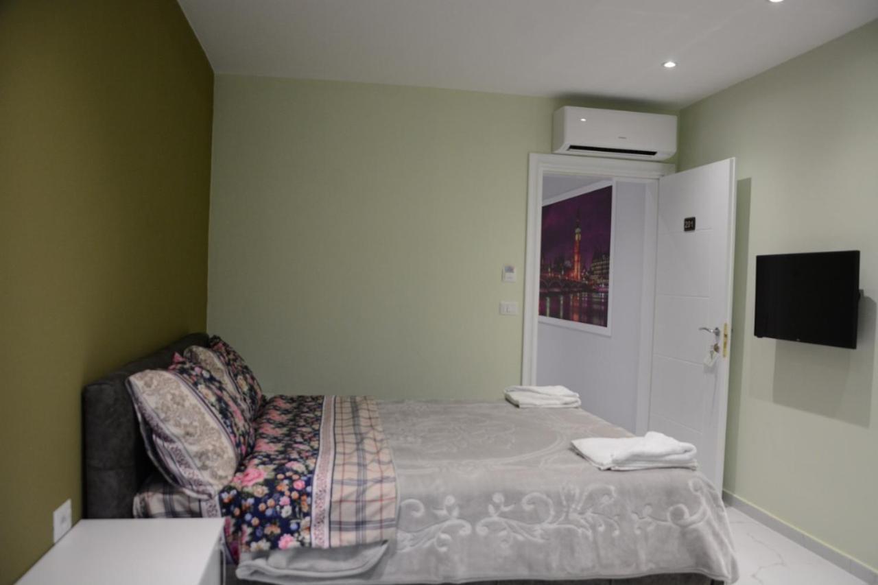 Royal Hotel Peshkopi Albania エクステリア 写真