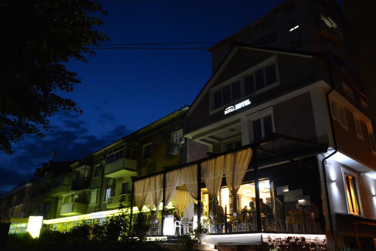 Royal Hotel Peshkopi Albania エクステリア 写真