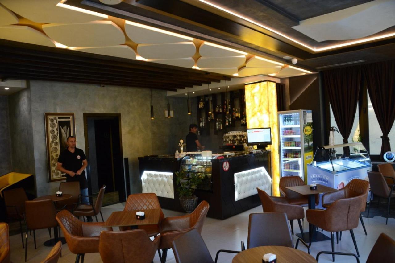 Royal Hotel Peshkopi Albania エクステリア 写真