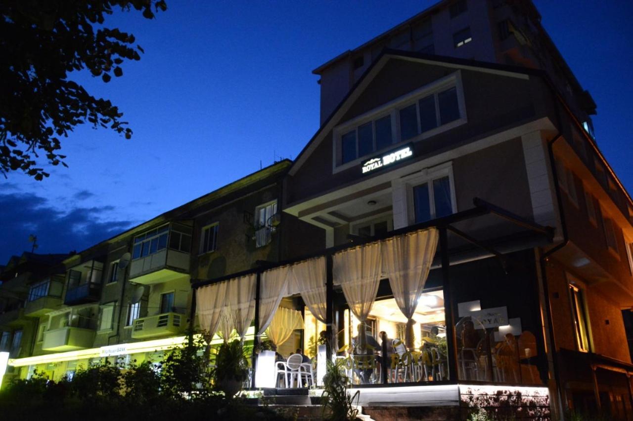 Royal Hotel Peshkopi Albania エクステリア 写真